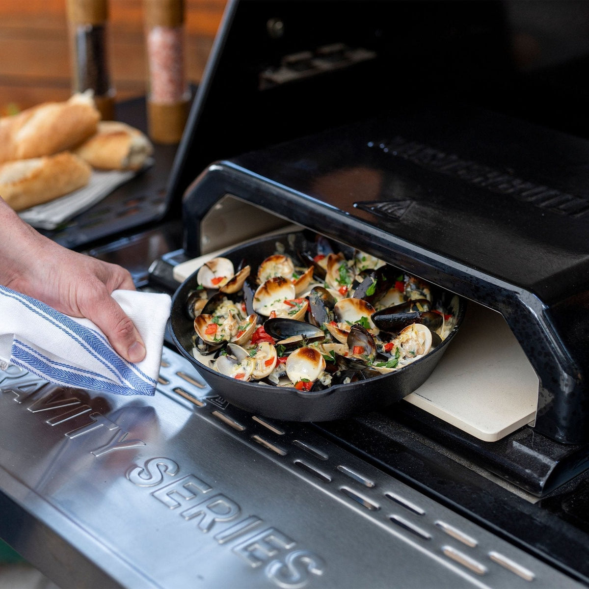 Masterbuilt Gravity Series 1150 Charcoal BBQ & Smoker – view 16