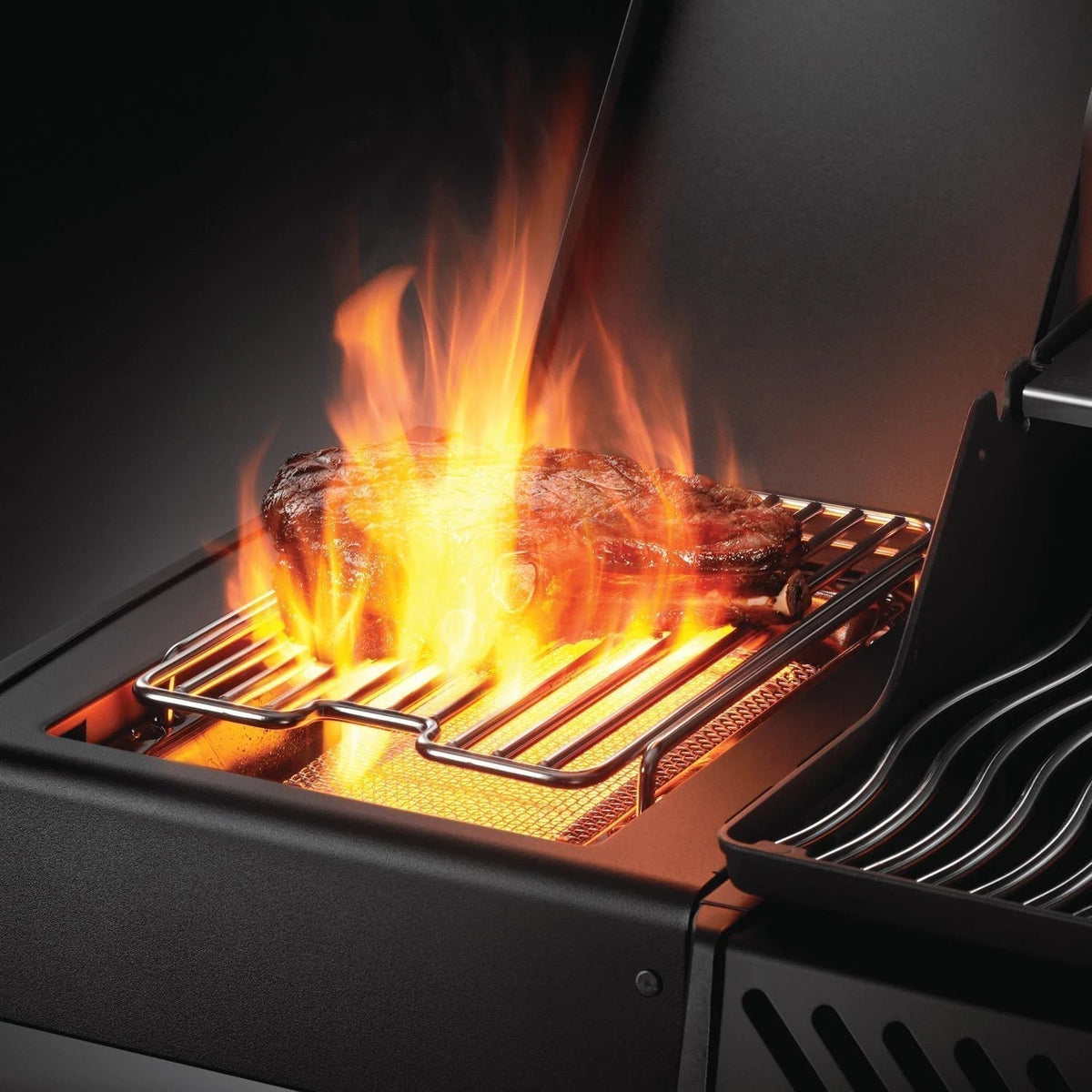 Napoleon Phantom Rogue SE 425 RSIB Gas BBQ – view 4